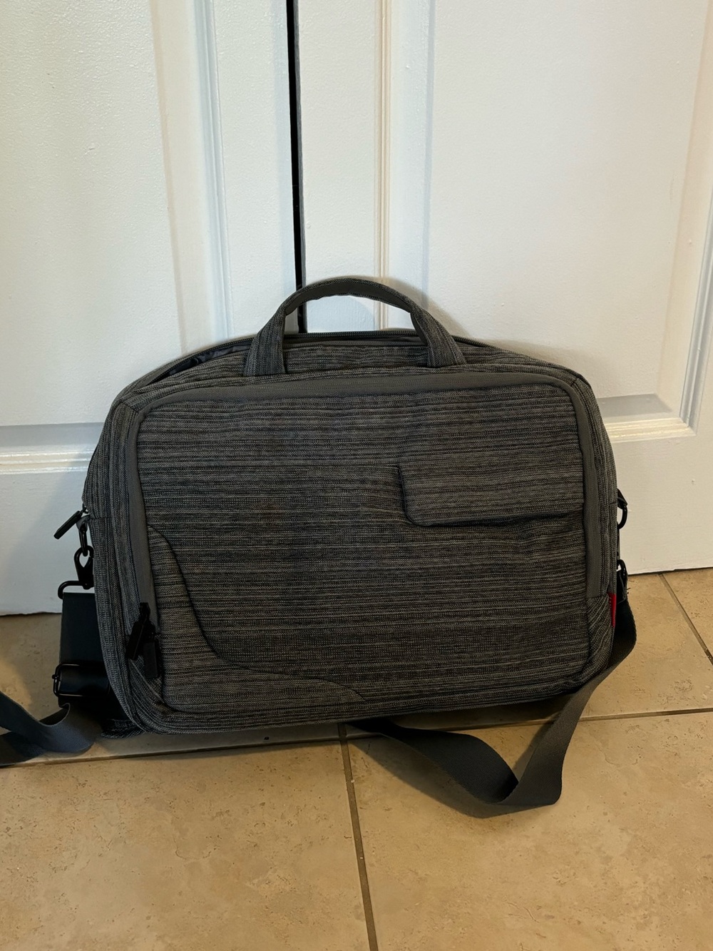 Kapsule laptop bag